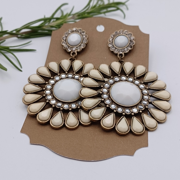 Vintage Avon Large Flower Earrings - Picture 2 of 8